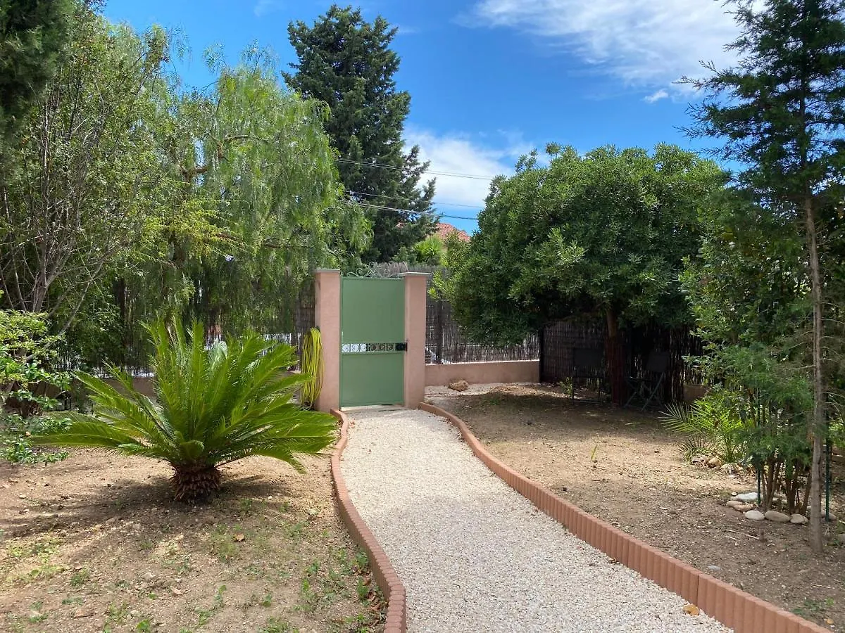 Villa Petite maison au calme avec jardin clim et parking à Toulon France