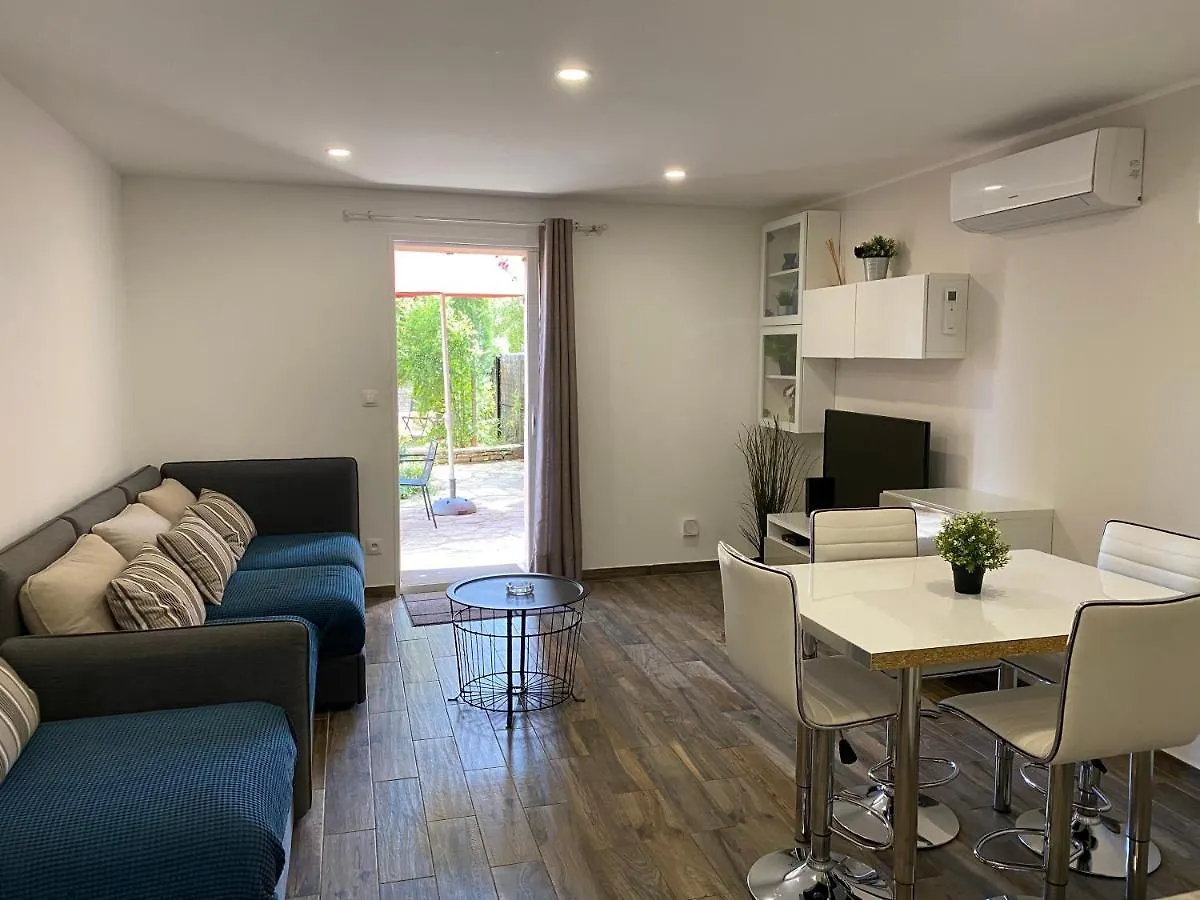 Villa Petite maison au calme avec jardin clim et parking à Toulon Hébergement de vacances